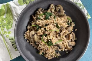 Farro with Spinach and Mushrooms